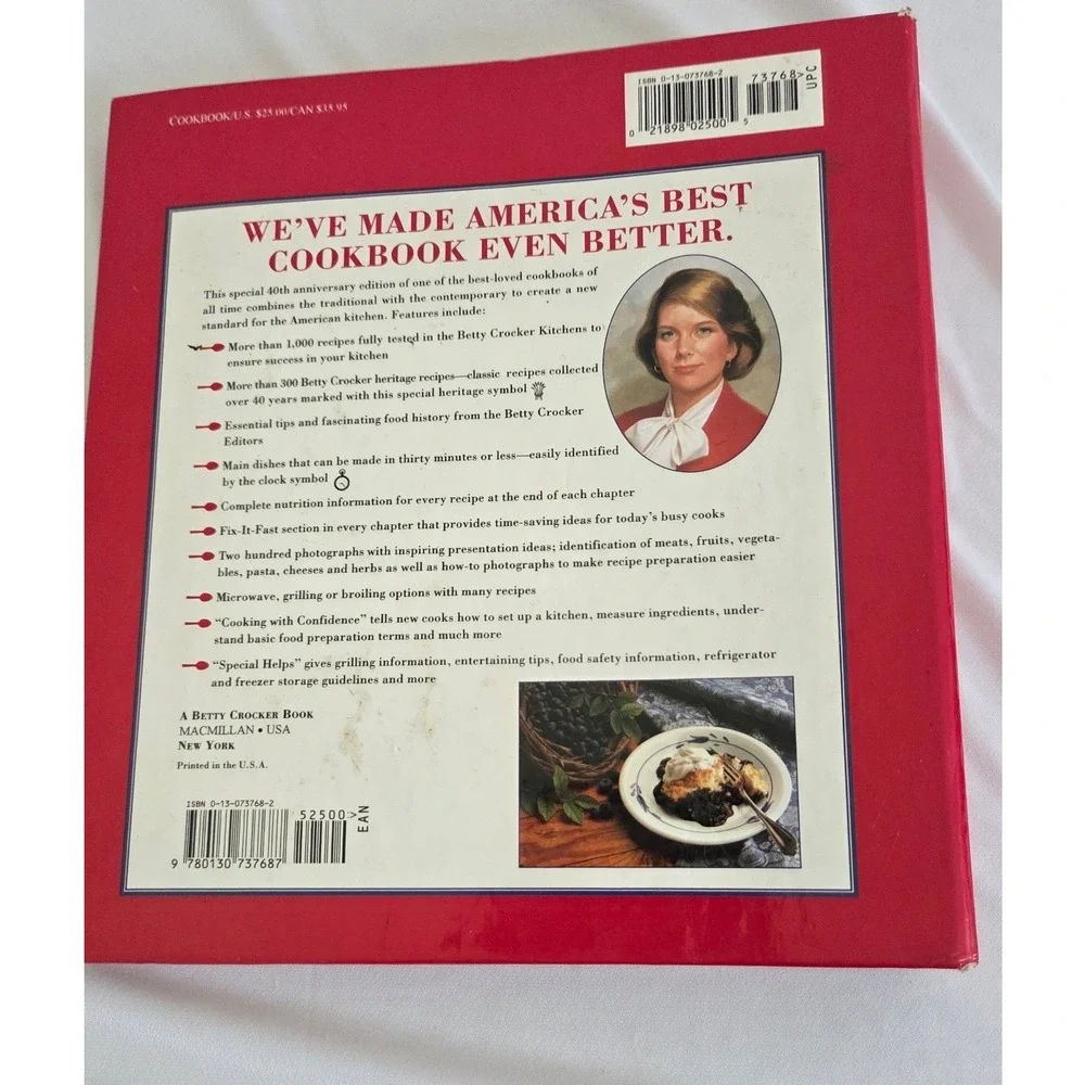 1991 Betty Crocker 40th Anniversary Edition Cookbook Red Ring Binder